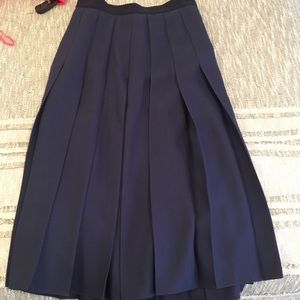 Gucci Resort 2016 wool/silk navy pleated skirt